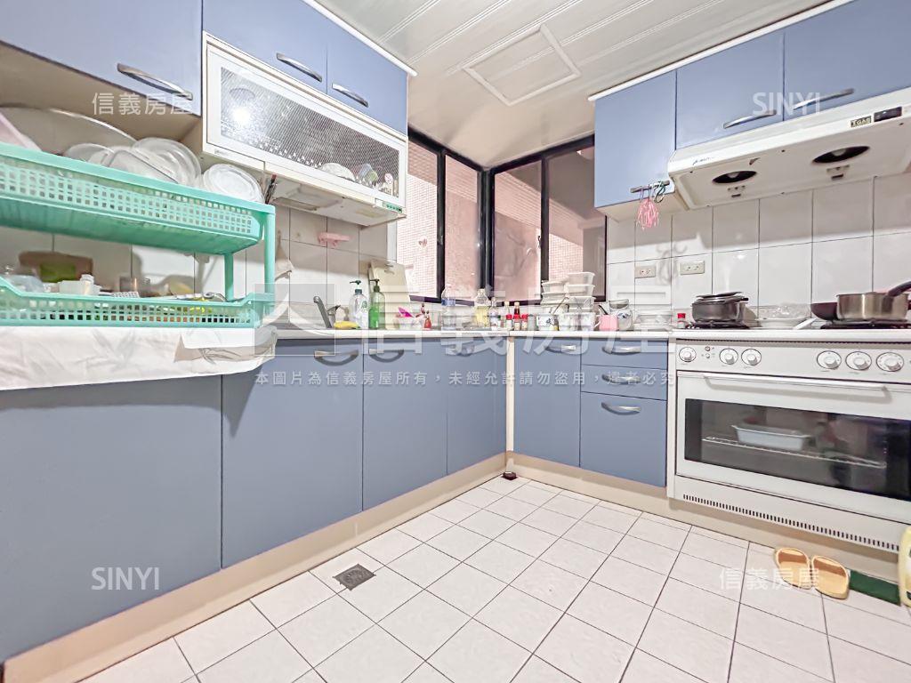 日月光☆忘憂四房車位房屋室內格局與周邊環境