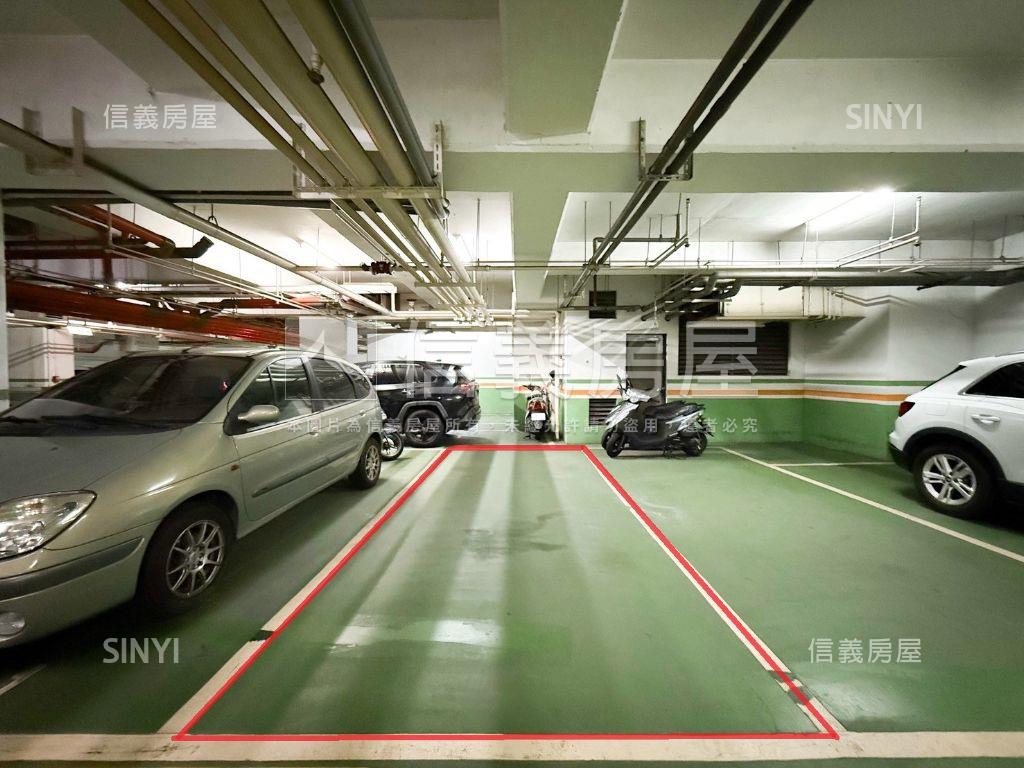 巨蛋高樓明亮成家四房平車房屋室內格局與周邊環境