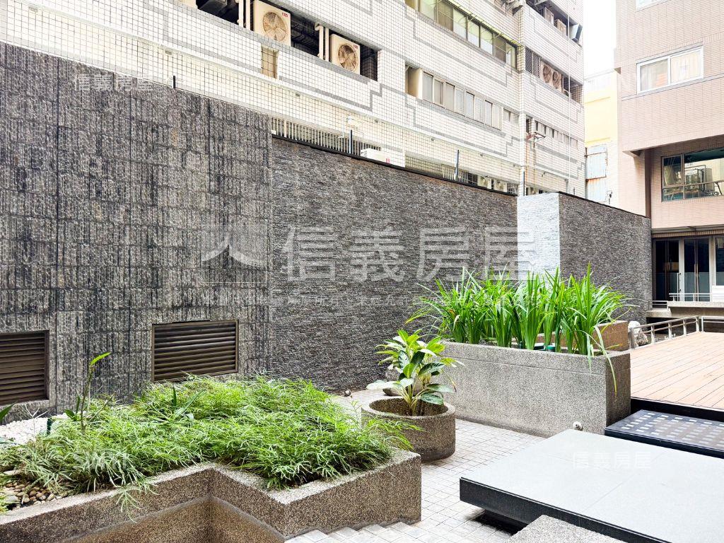 巨蛋高樓明亮成家四房平車房屋室內格局與周邊環境