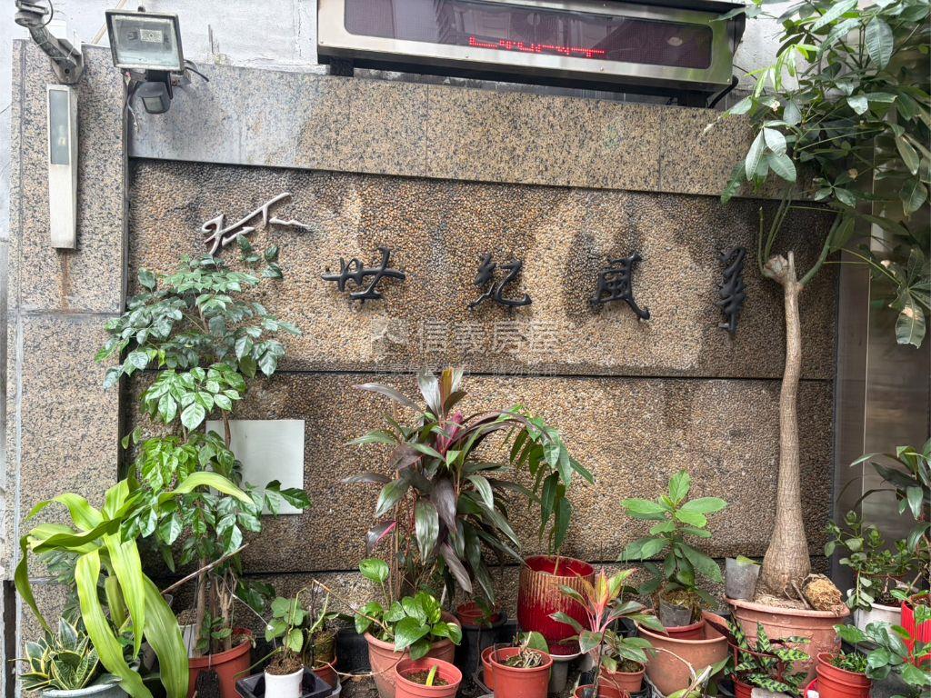 近森林公園世紀風華車位房屋室內格局與周邊環境
