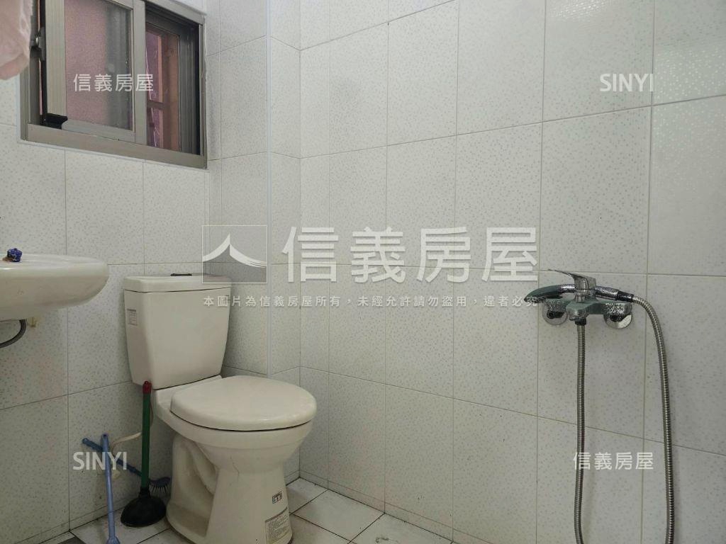 前金低總價巷中透天房屋室內格局與周邊環境