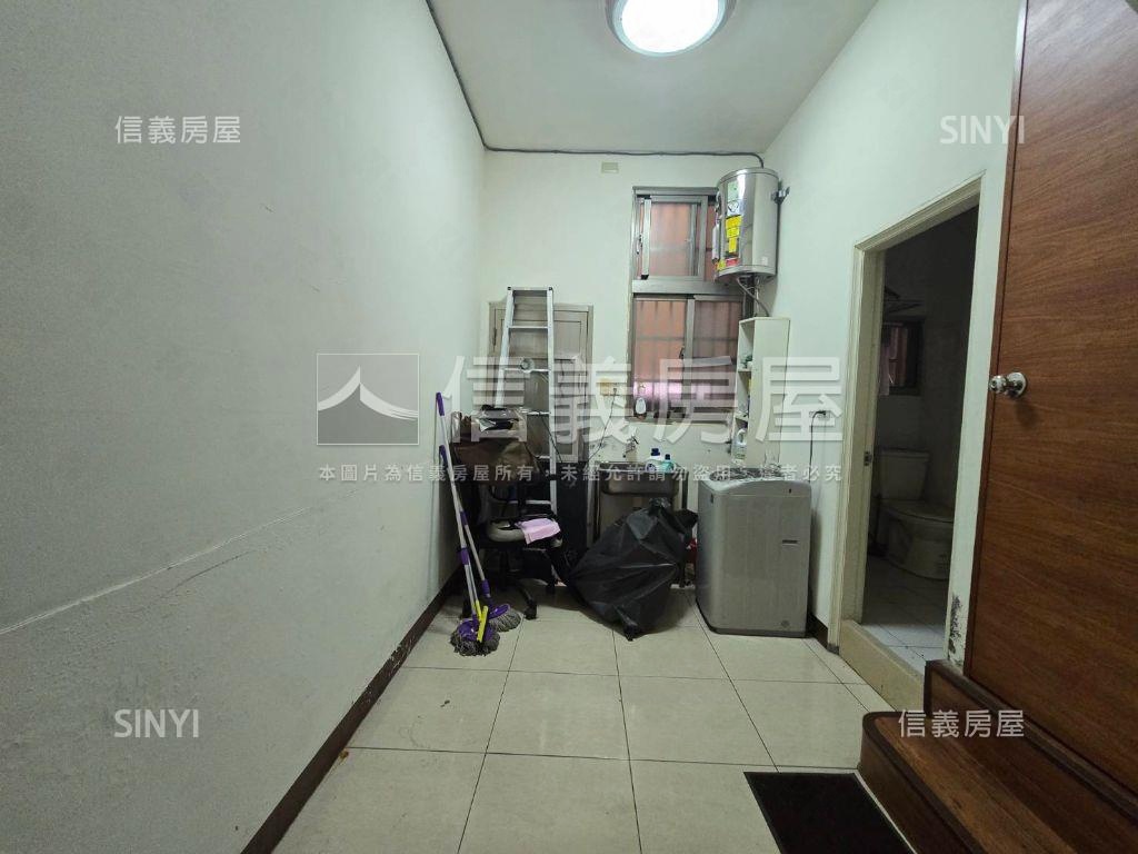 前金低總價巷中透天房屋室內格局與周邊環境