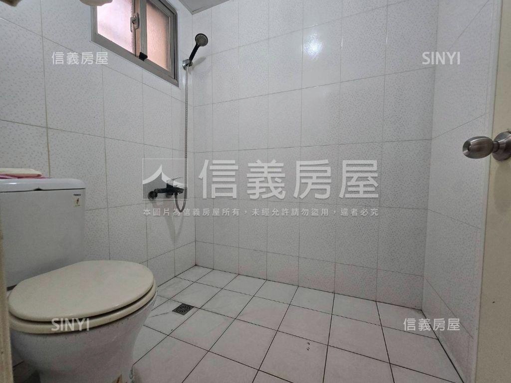 前金低總價巷中透天房屋室內格局與周邊環境