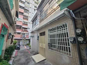前金低總價巷中透天