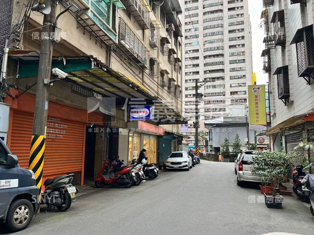 近新台五麥當勞轉角金店面房屋室內格局與周邊環境