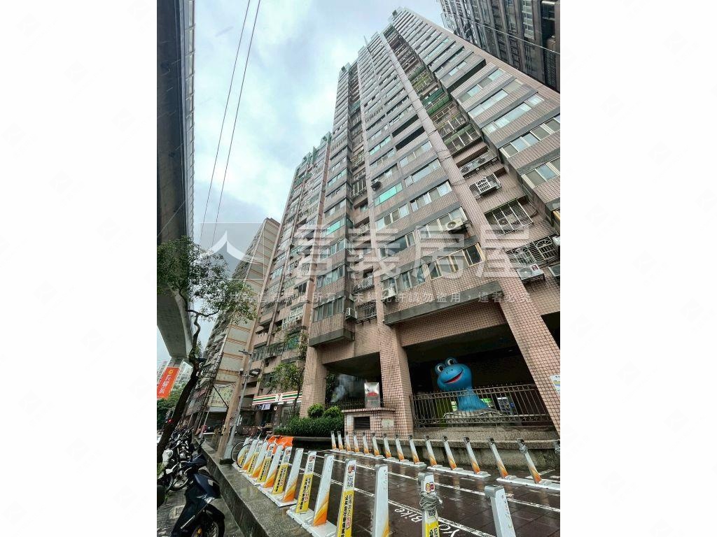 伊吉邦．頂樓視野佳附車位房屋室內格局與周邊環境
