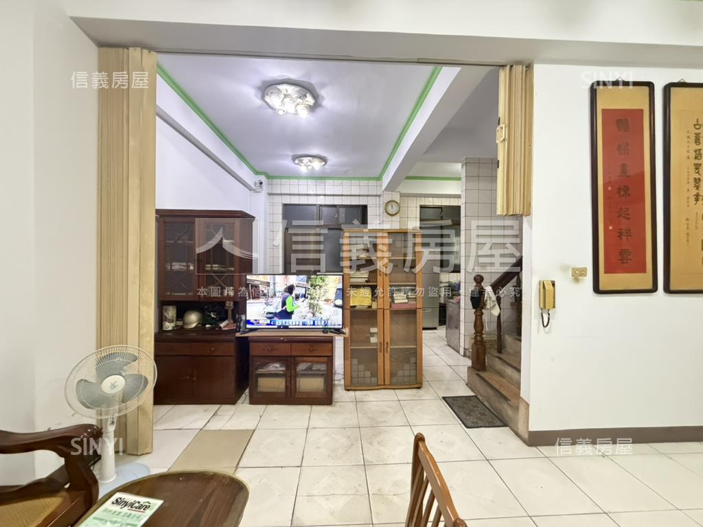 誠意出售綠園道旁大透天房屋室內格局與周邊環境