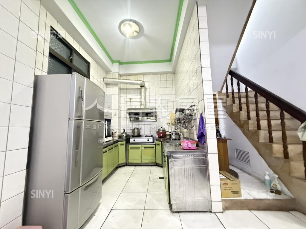 誠意出售綠園道旁大透天房屋室內格局與周邊環境