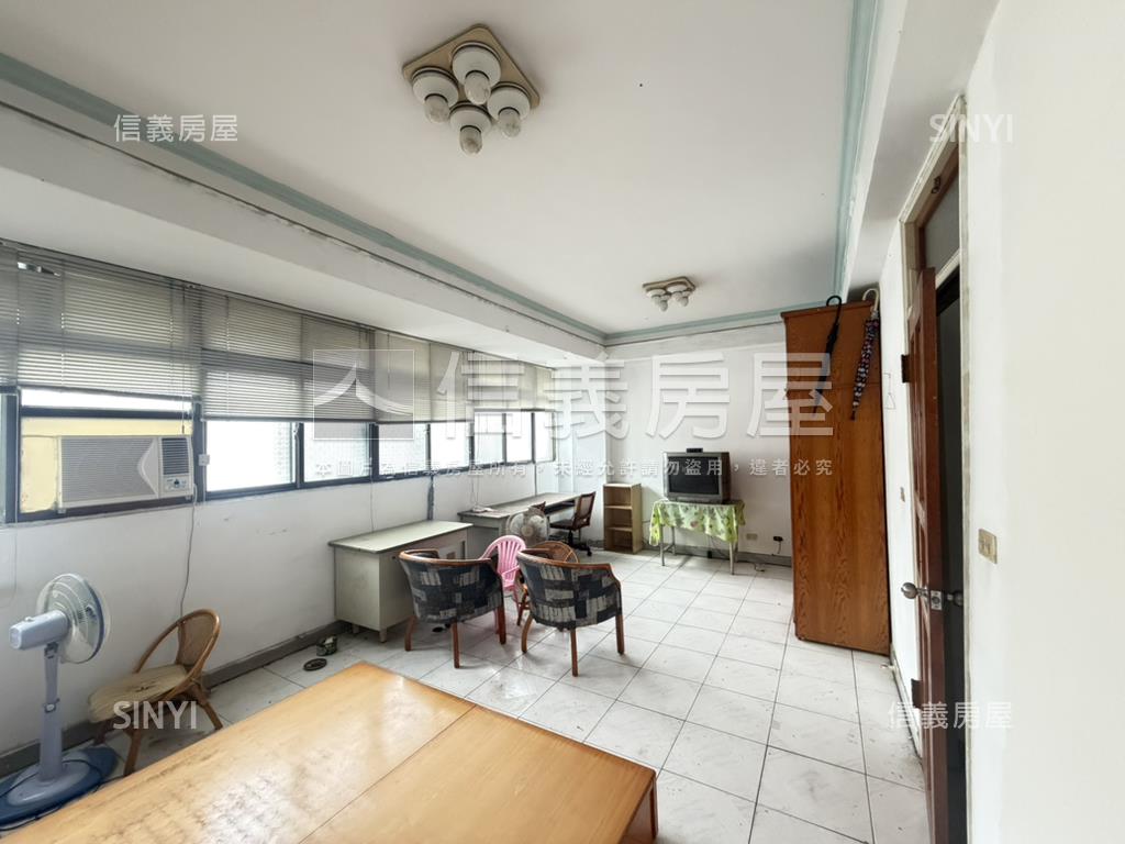 誠意出售綠園道旁大透天房屋室內格局與周邊環境