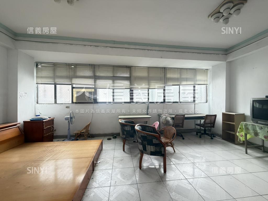 誠意出售綠園道旁大透天房屋室內格局與周邊環境