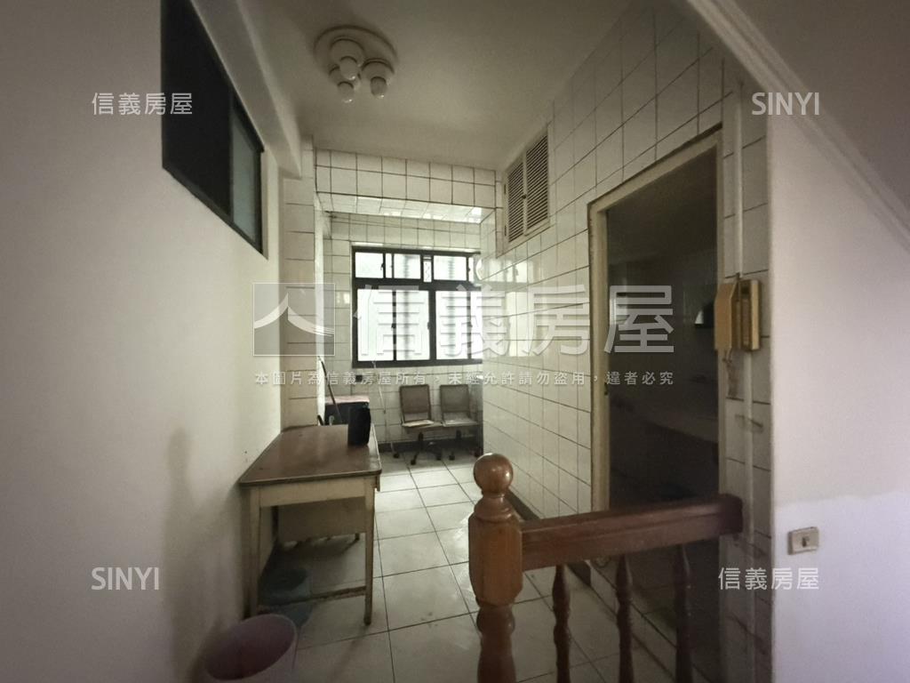 誠意出售綠園道旁大透天房屋室內格局與周邊環境