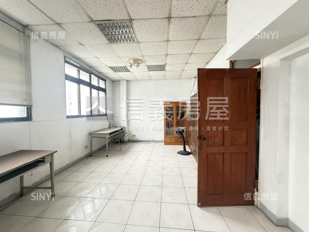 誠意出售綠園道旁大透天房屋室內格局與周邊環境