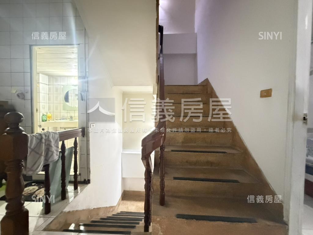 誠意出售綠園道旁大透天房屋室內格局與周邊環境