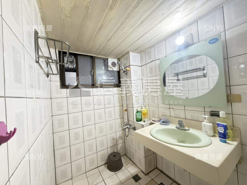 誠意出售綠園道旁大透天房屋室內格局與周邊環境