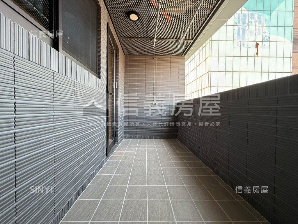 東區之星高級裝潢兩房車位房屋室內格局與周邊環境