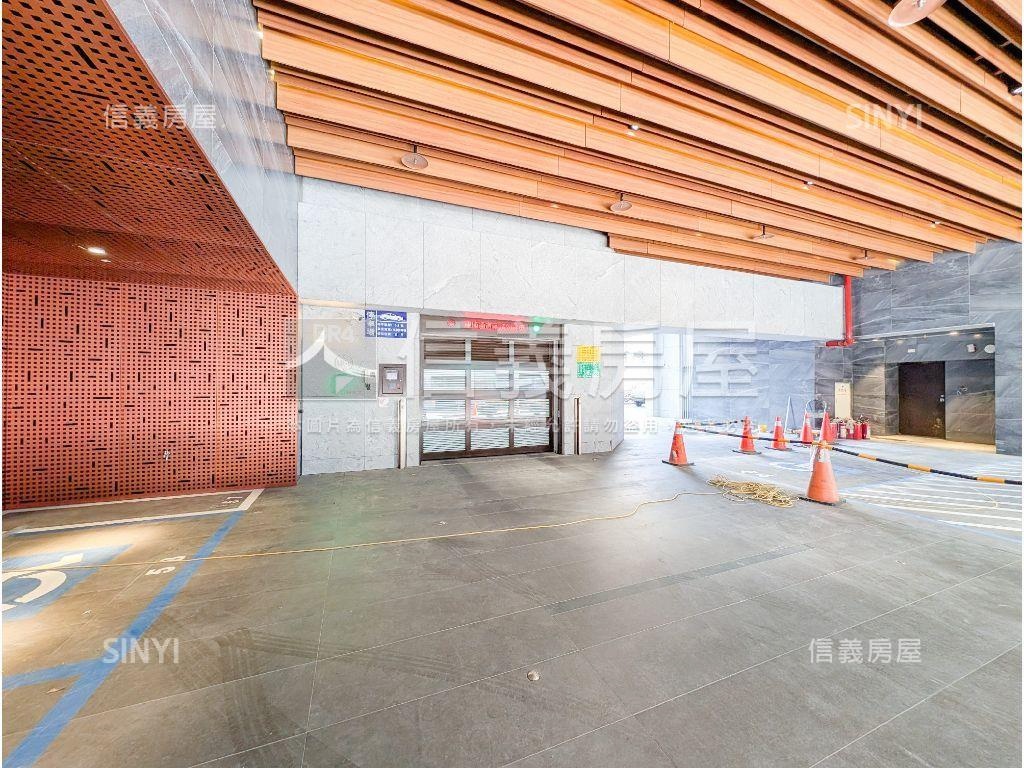 東區之星高級裝潢兩房車位房屋室內格局與周邊環境