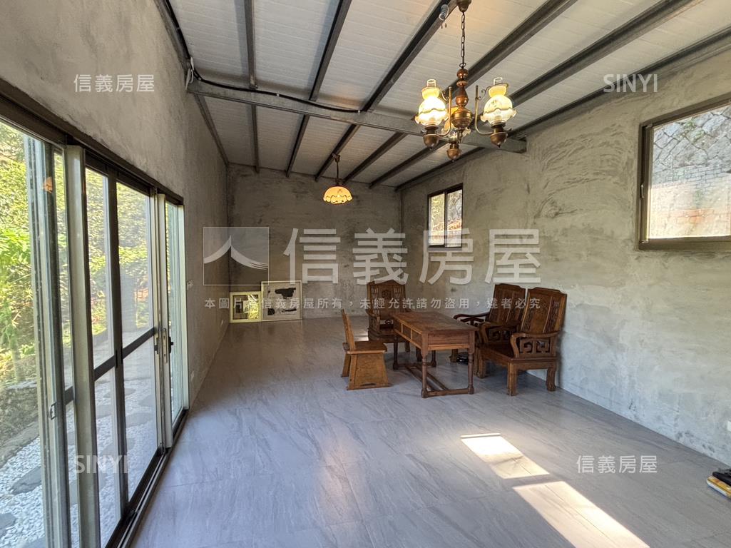 陽明山新安合法資材室農地房屋室內格局與周邊環境