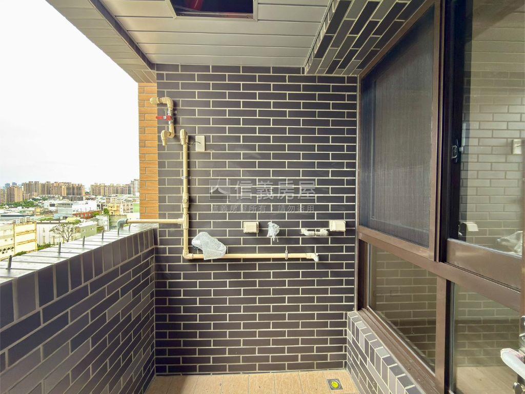 全新謙上園２房平面車位房屋室內格局與周邊環境