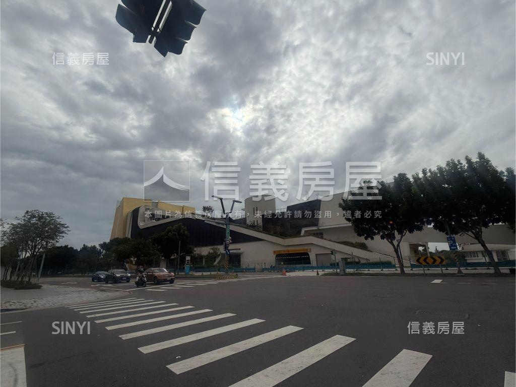 近經貿園區透天百坪店面房屋室內格局與周邊環境