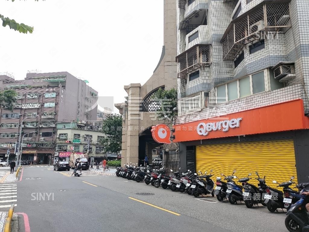 連鎖早午餐店面房屋室內格局與周邊環境