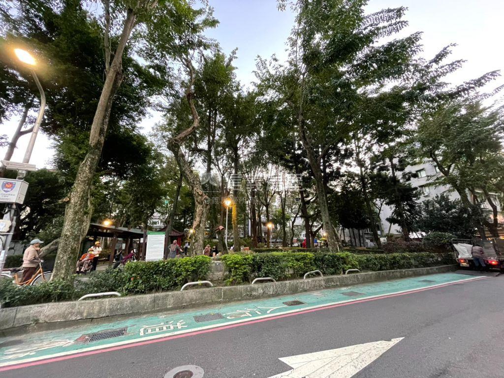 稀有★東區國館★電梯兩房房屋室內格局與周邊環境