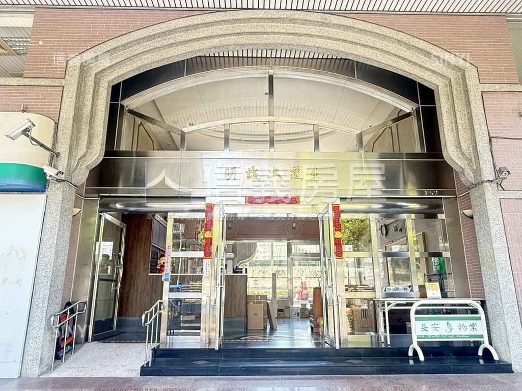 明誠大道景觀視野三房平車房屋室內格局與周邊環境