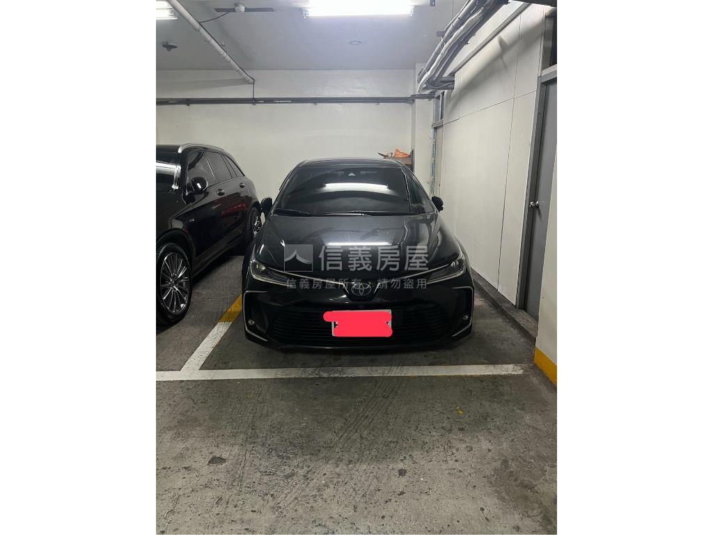 國泰皇家大樓坡平車位房屋室內格局與周邊環境