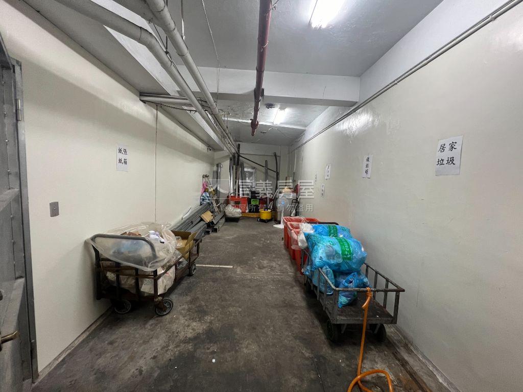 國泰皇家大樓坡平車位房屋室內格局與周邊環境