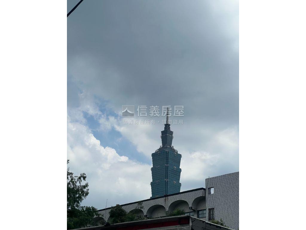 國泰皇家大樓坡平車位房屋室內格局與周邊環境