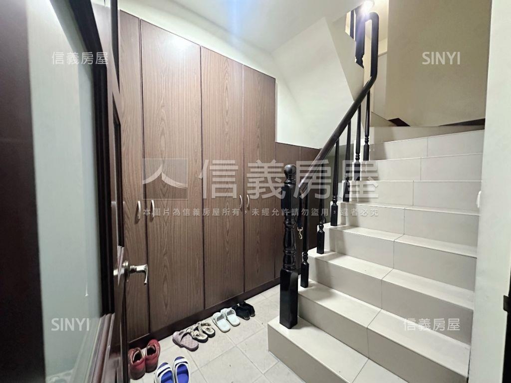 典藏東大隱社區車庫透天房屋室內格局與周邊環境