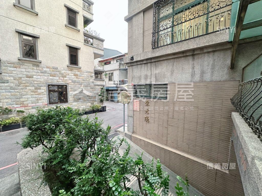 典藏東大隱社區車庫透天房屋室內格局與周邊環境