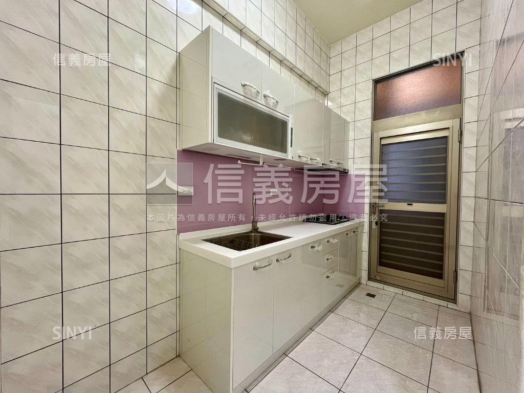 近奇美溫馨四房車位房屋室內格局與周邊環境