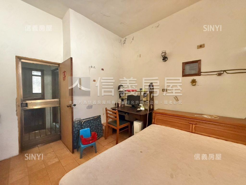 中華路採光孝親車墅房屋室內格局與周邊環境
