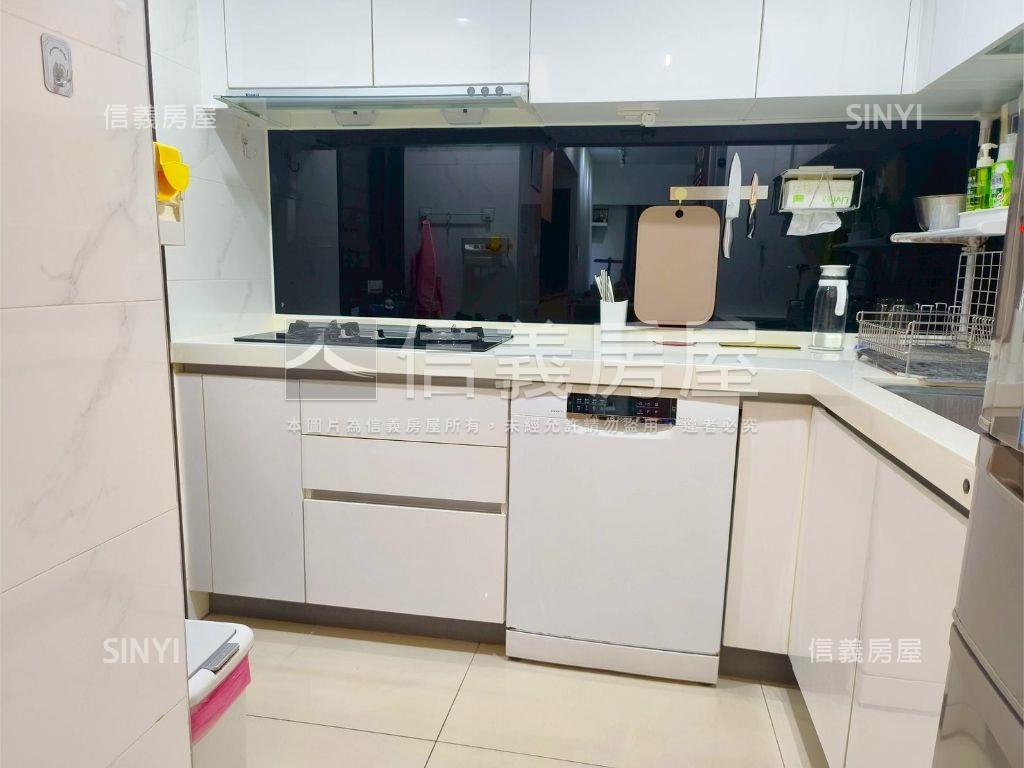 仁美淳青。四房平面車位房屋室內格局與周邊環境
