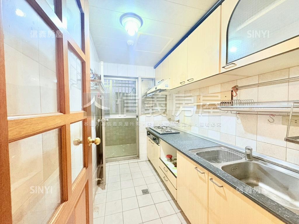 仁愛大視界房屋室內格局與周邊環境