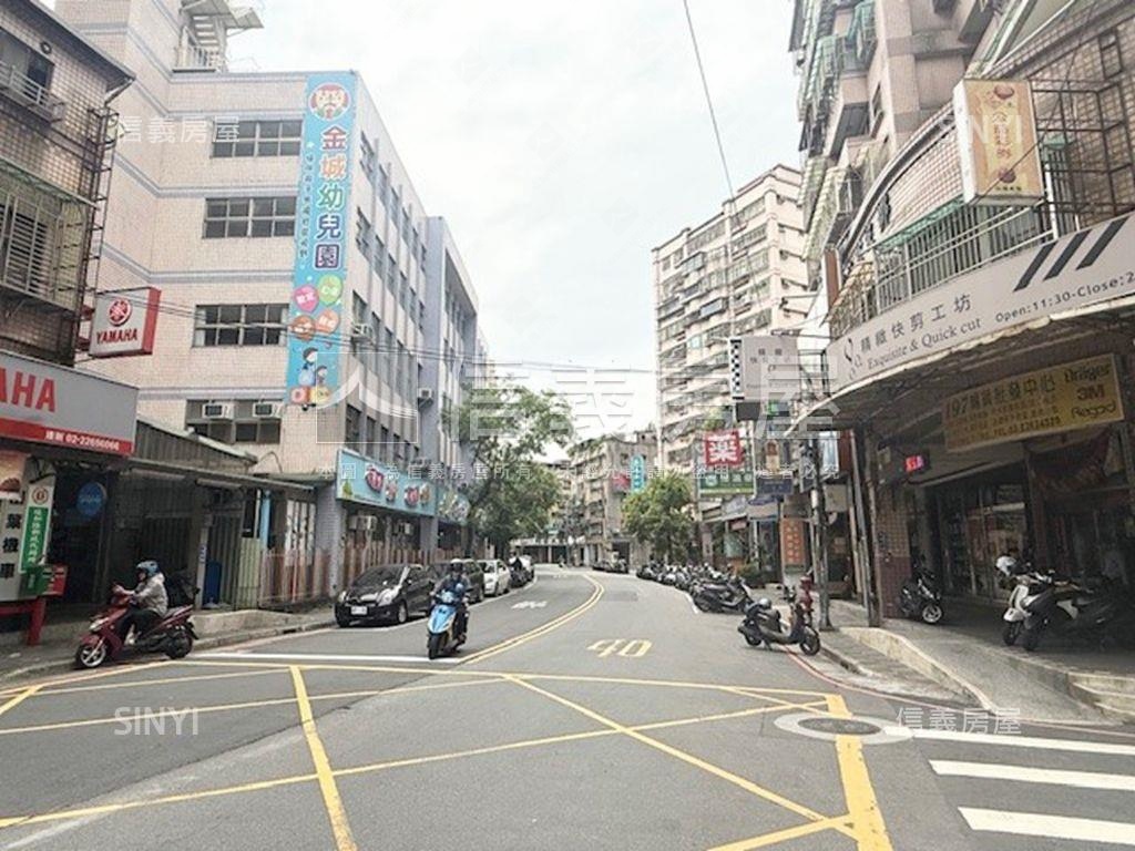 延和路頂樓加蓋公寓房屋室內格局與周邊環境