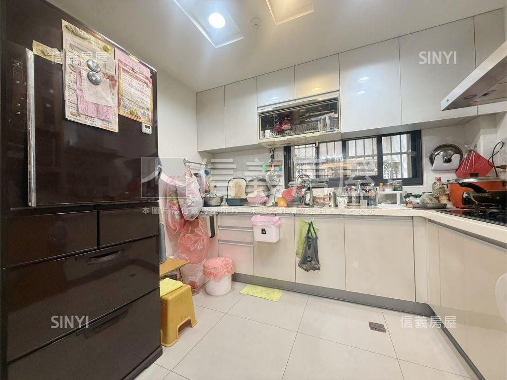 市中心質感別墅房屋室內格局與周邊環境