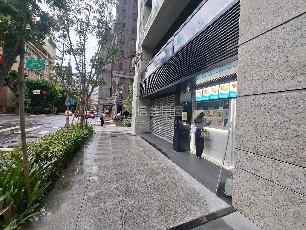 正隆官邸稀有店面房屋室內格局與周邊環境