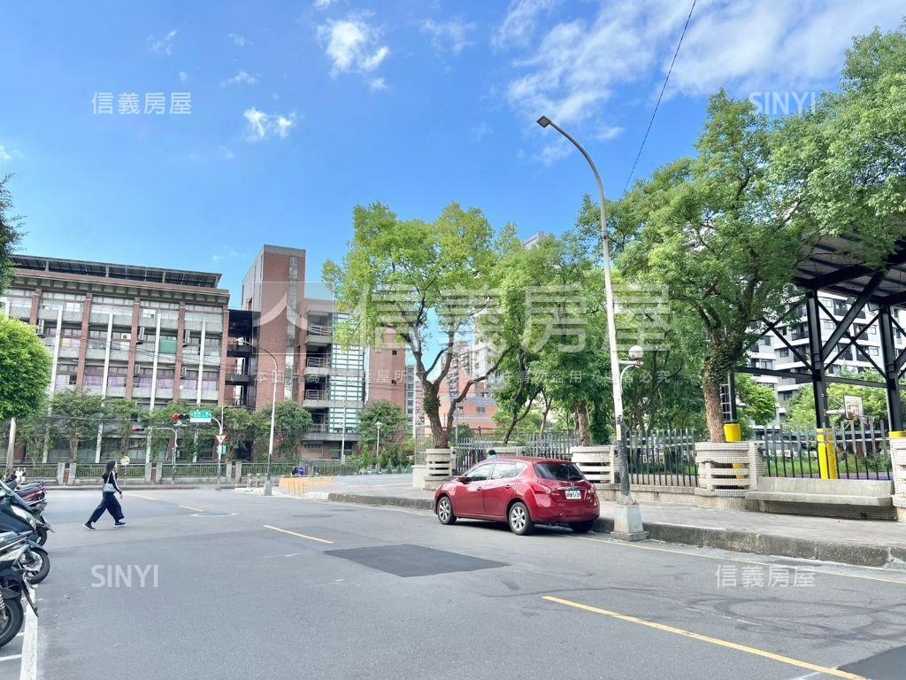 高樓層華鋐晴光房屋室內格局與周邊環境