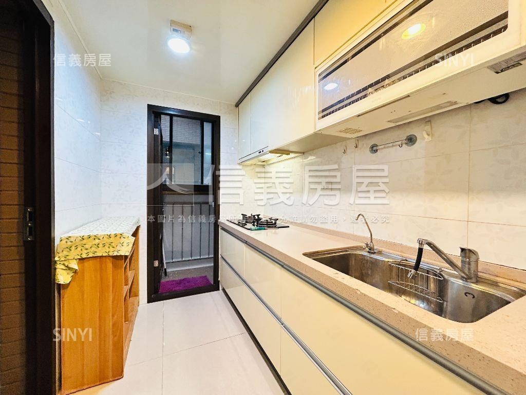 昇揚大三房車位房屋室內格局與周邊環境