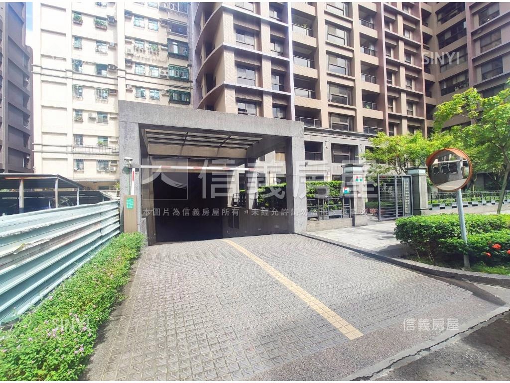 昇揚大三房車位房屋室內格局與周邊環境