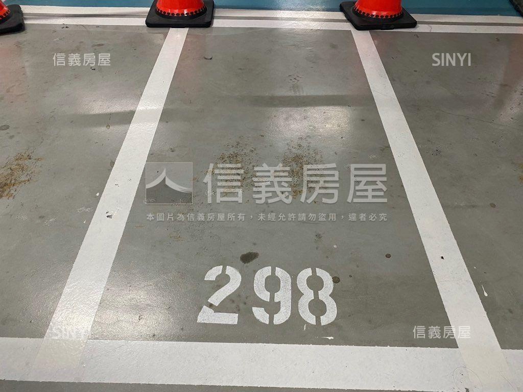 鴻廣新Ａ７美兩房車位房屋室內格局與周邊環境