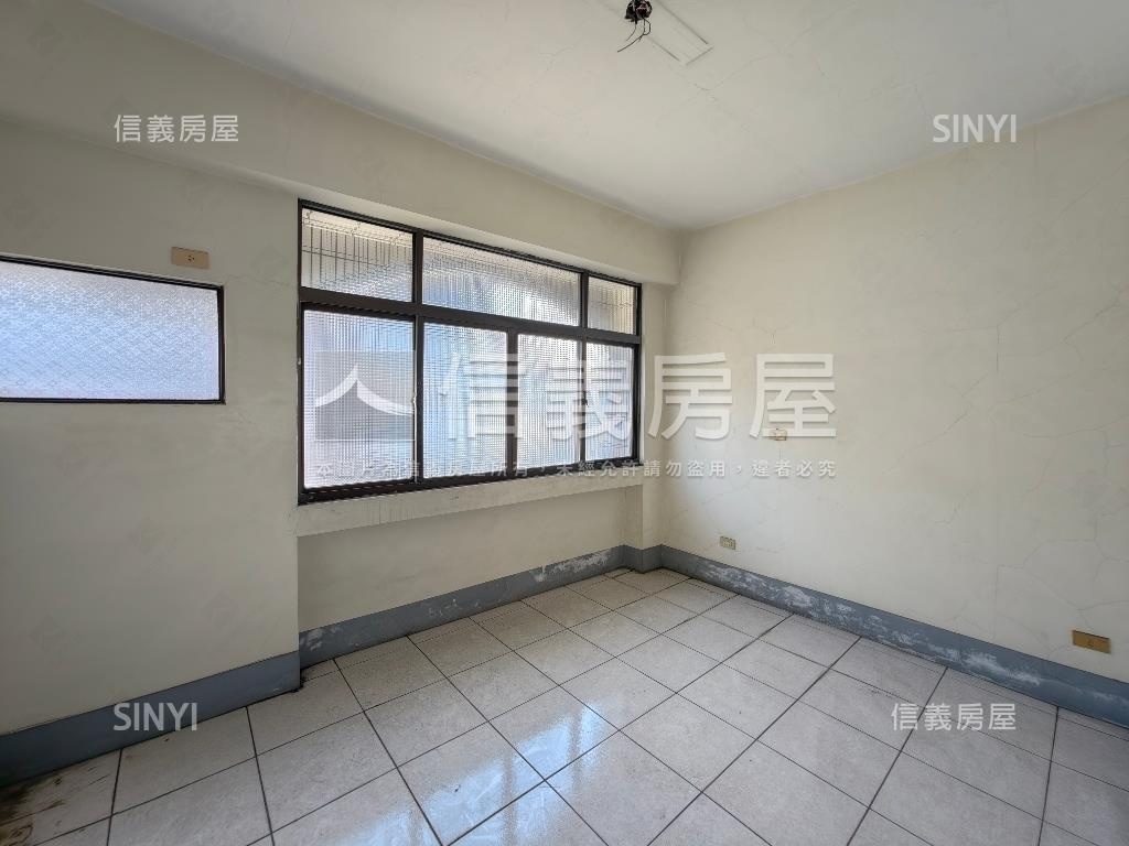 小港正街ＲＣ優質透天房屋室內格局與周邊環境