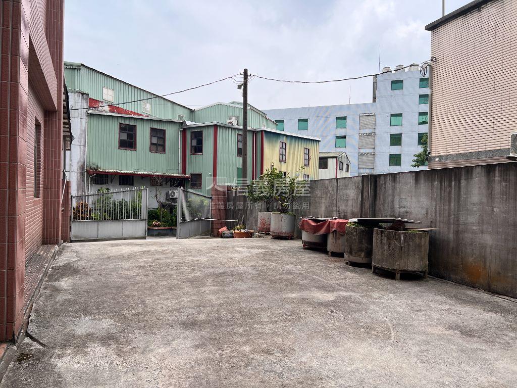土城丁建廠房土城加挑鋼構房屋室內格局與周邊環境