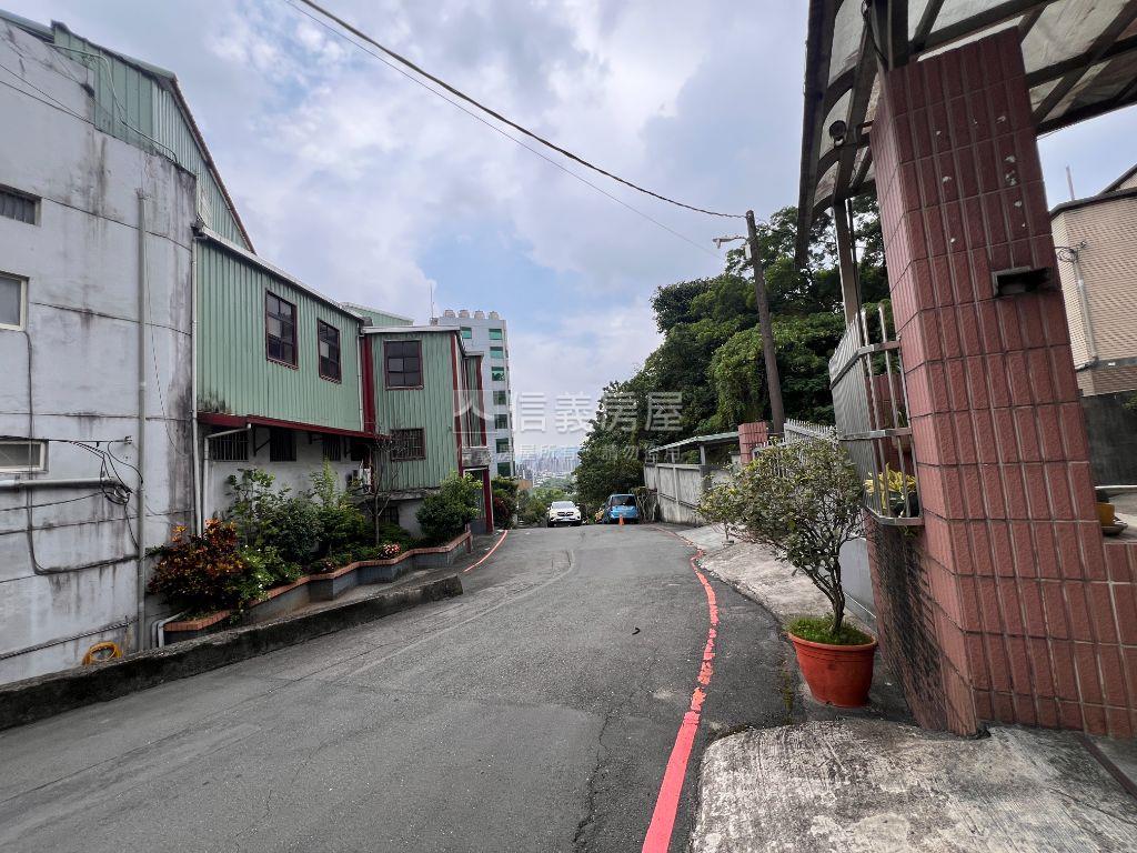 土城丁建廠房土城加挑鋼構房屋室內格局與周邊環境