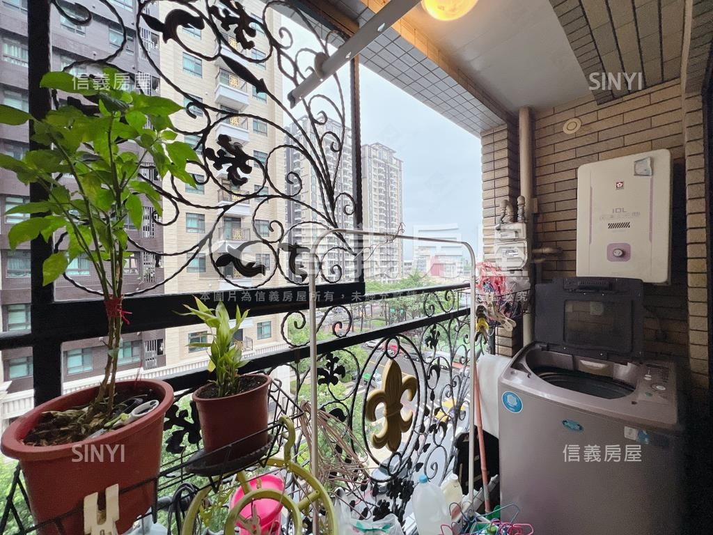 微笑世紀柏悅特區兩房房屋室內格局與周邊環境