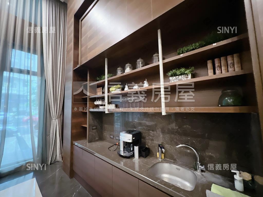 微笑世紀柏悅特區兩房房屋室內格局與周邊環境