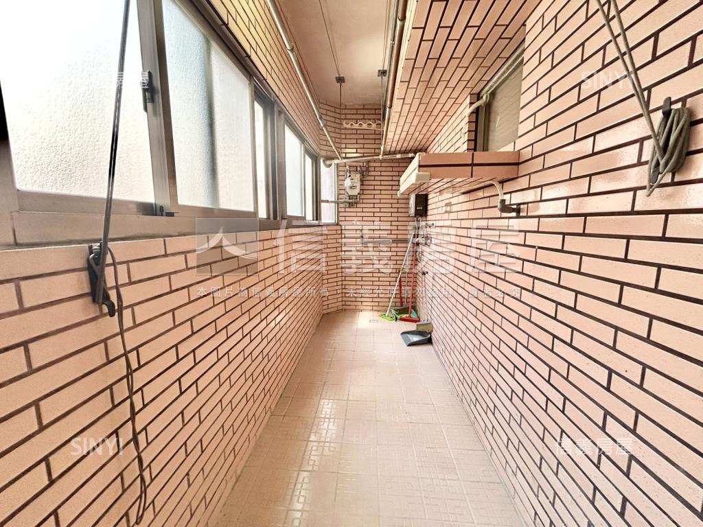花園廣埸面中庭三房車位房屋室內格局與周邊環境