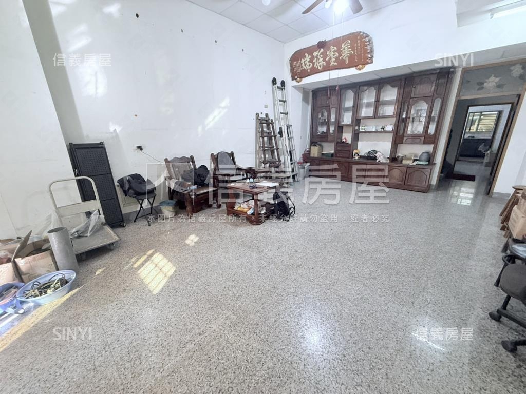 商業區百坪邊間透天房屋室內格局與周邊環境