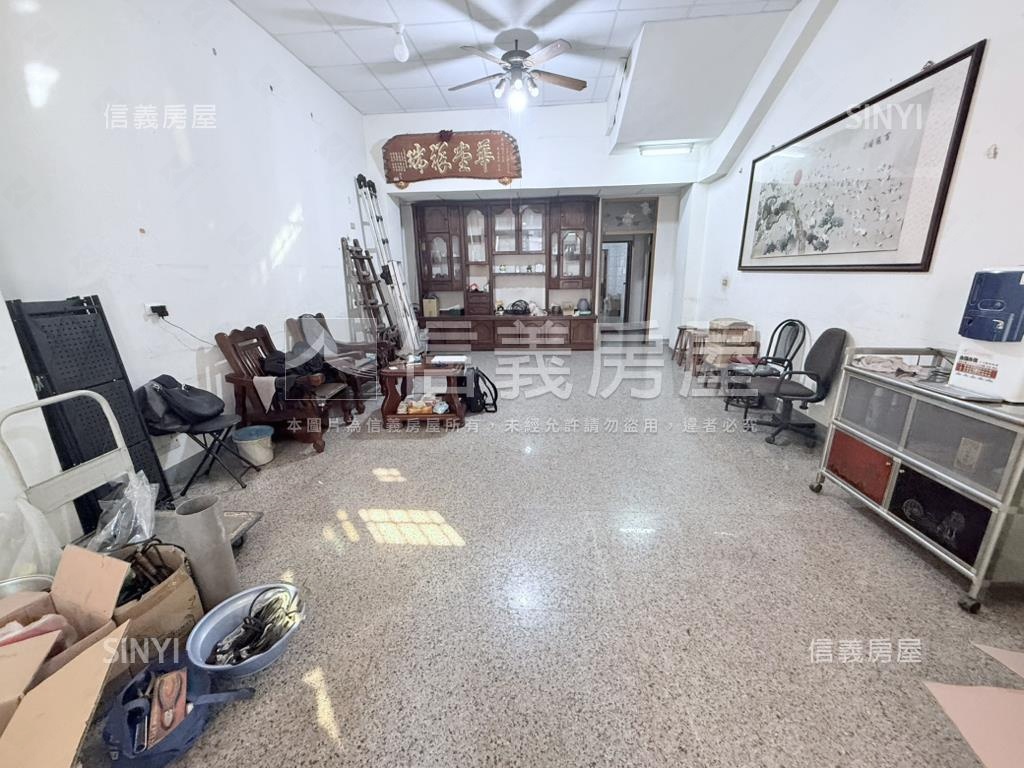 商業區百坪邊間透天房屋室內格局與周邊環境